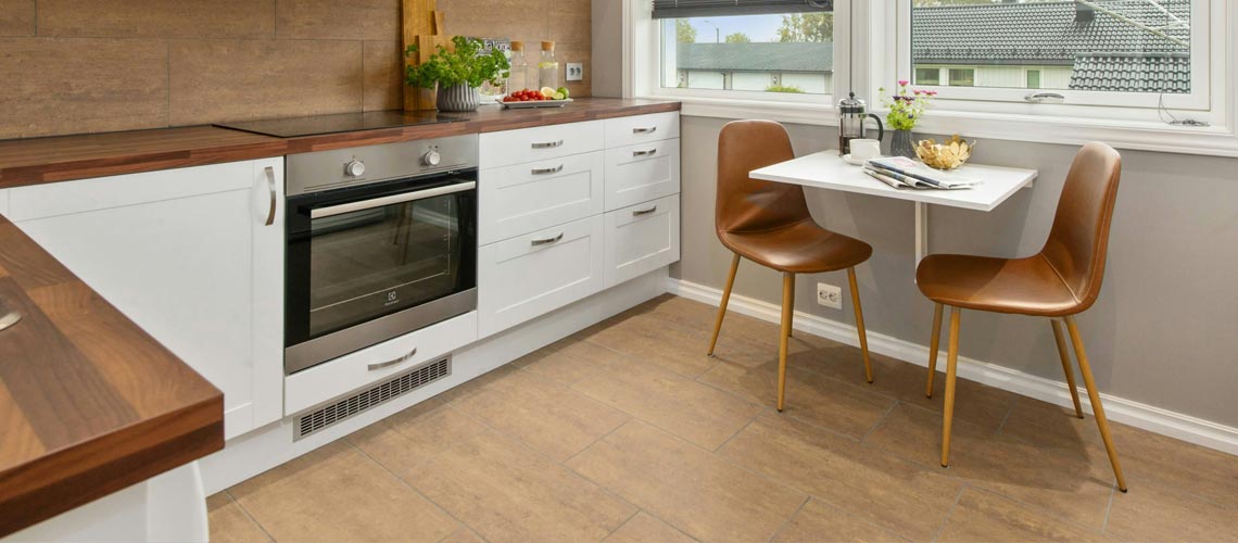 Jak optymalnie zaaranżować małą kuchnię w bloku?