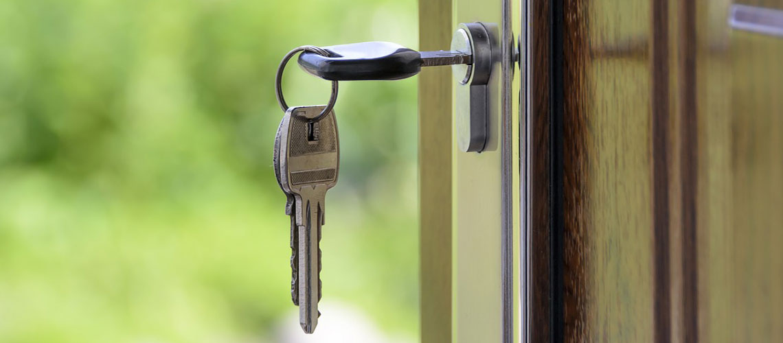 Kiedy zakup mieszkania jest korzystniejszy niż inwestycja w dom?